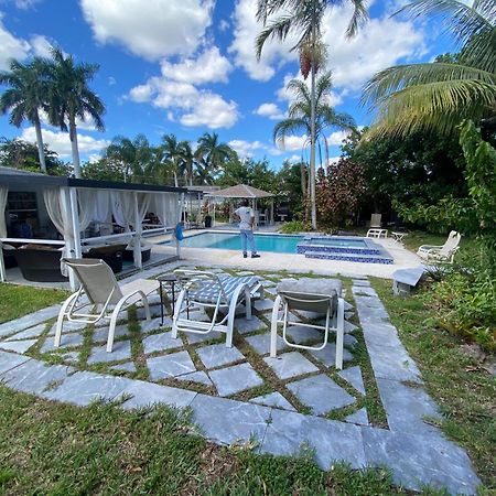 Private Retreat Villa เลกเวิร์ท ภายนอก รูปภาพ